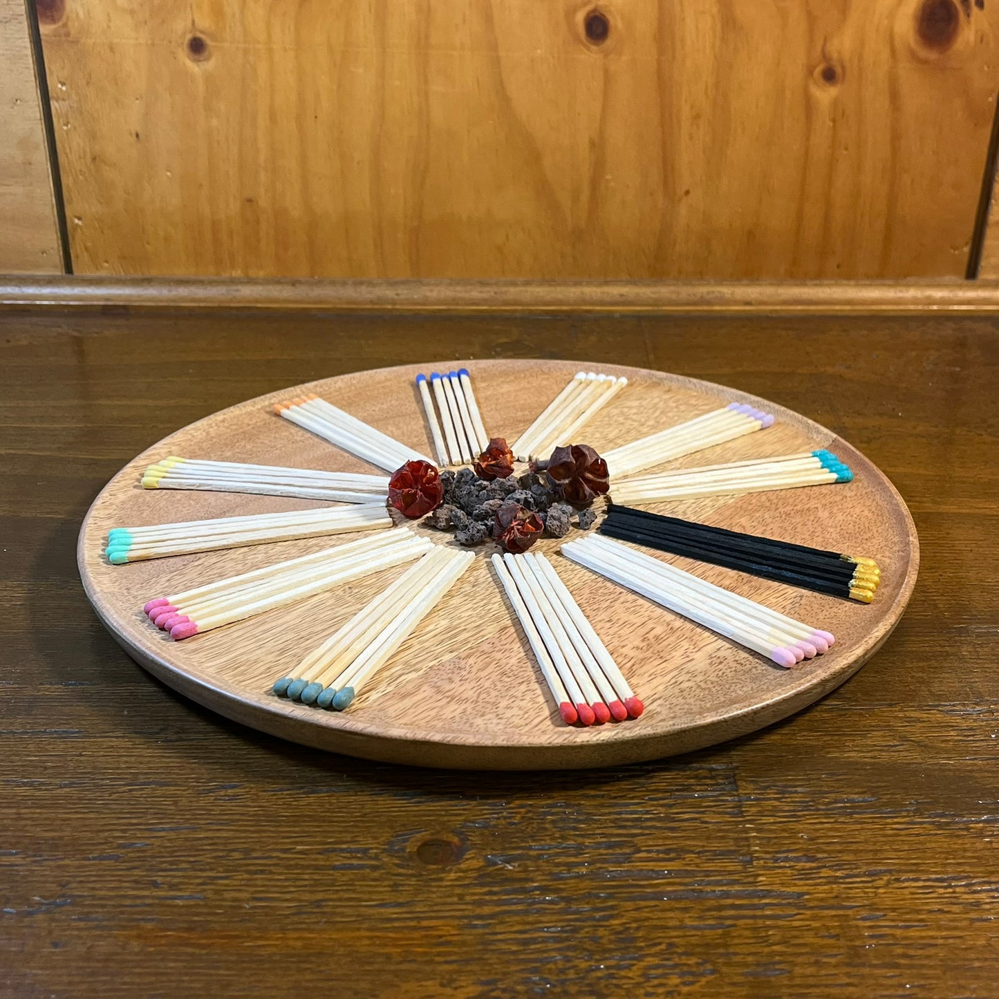 Botecito de cerillas de colores