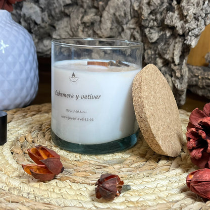 Vela Esencial Cashmere y Vetiver – Calidez y Sofisticación