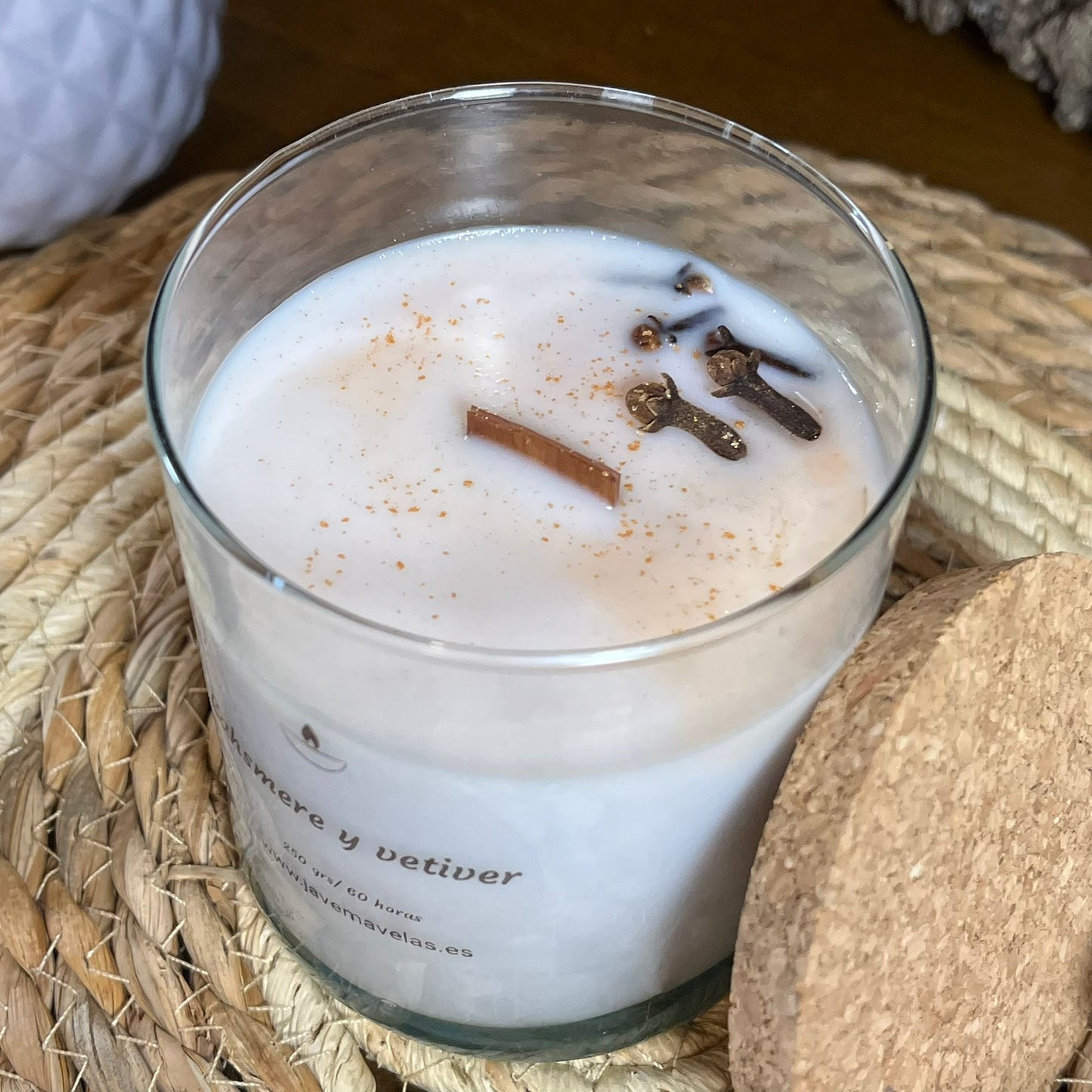 Vela Esencial Cashmere y Vetiver – Calidez y Sofisticación