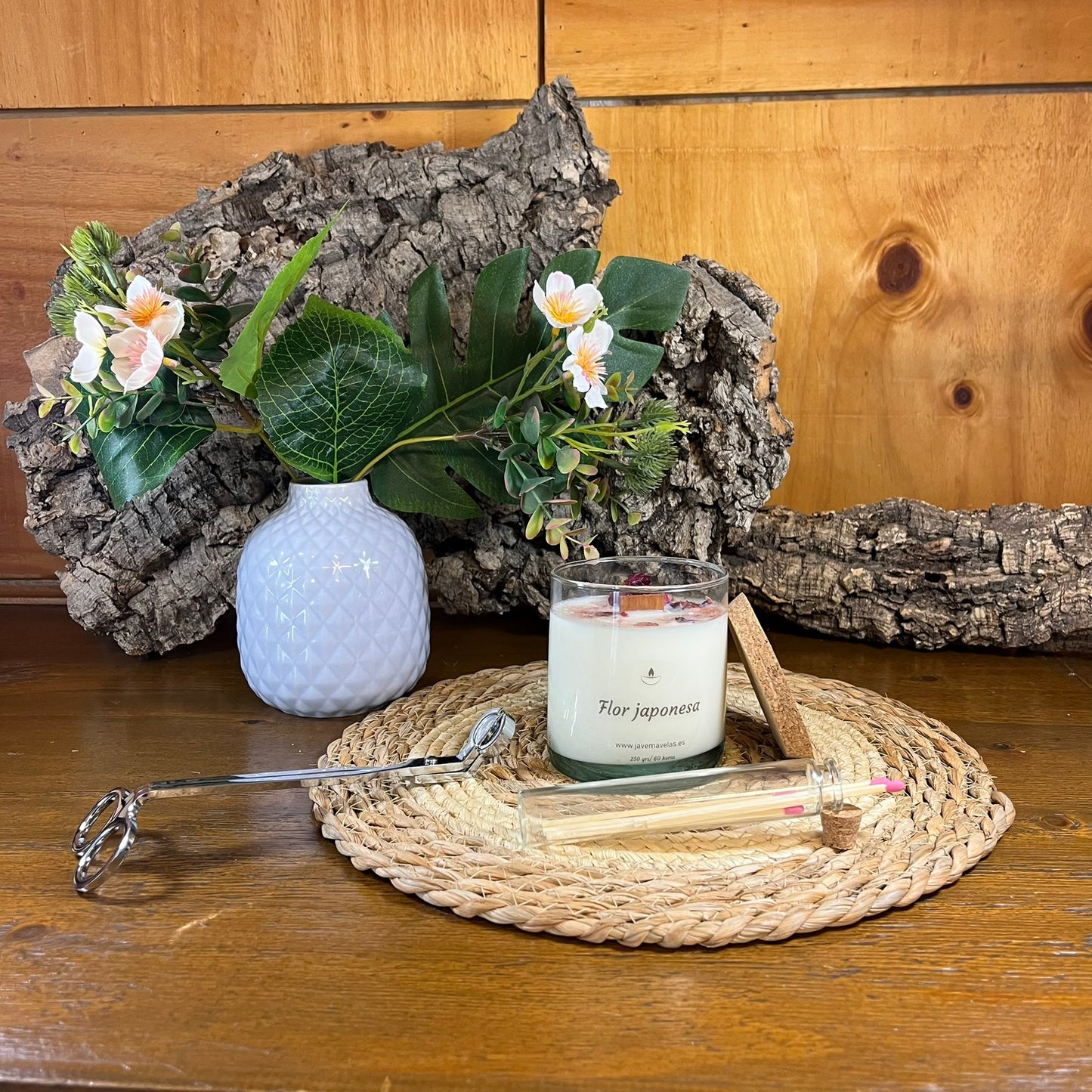 Vela Esencial Flor Japonesa – Delicadeza y Pureza