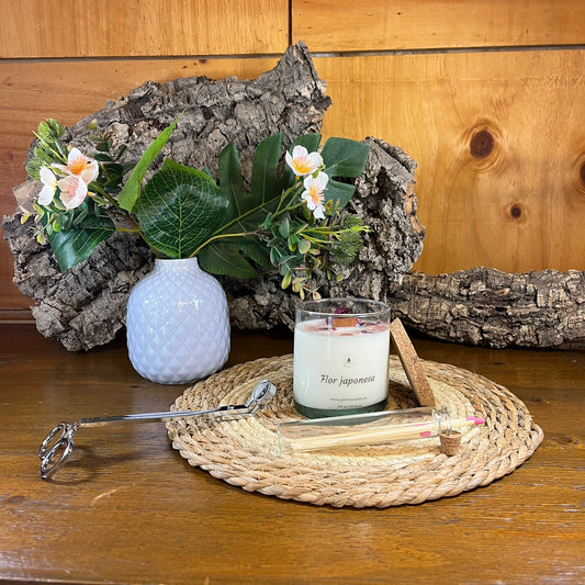 Vela Esencial Flor Japonesa – Delicadeza y Pureza