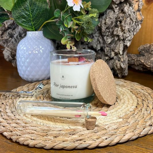 Vela Esencial Flor Japonesa – Delicadeza y Pureza