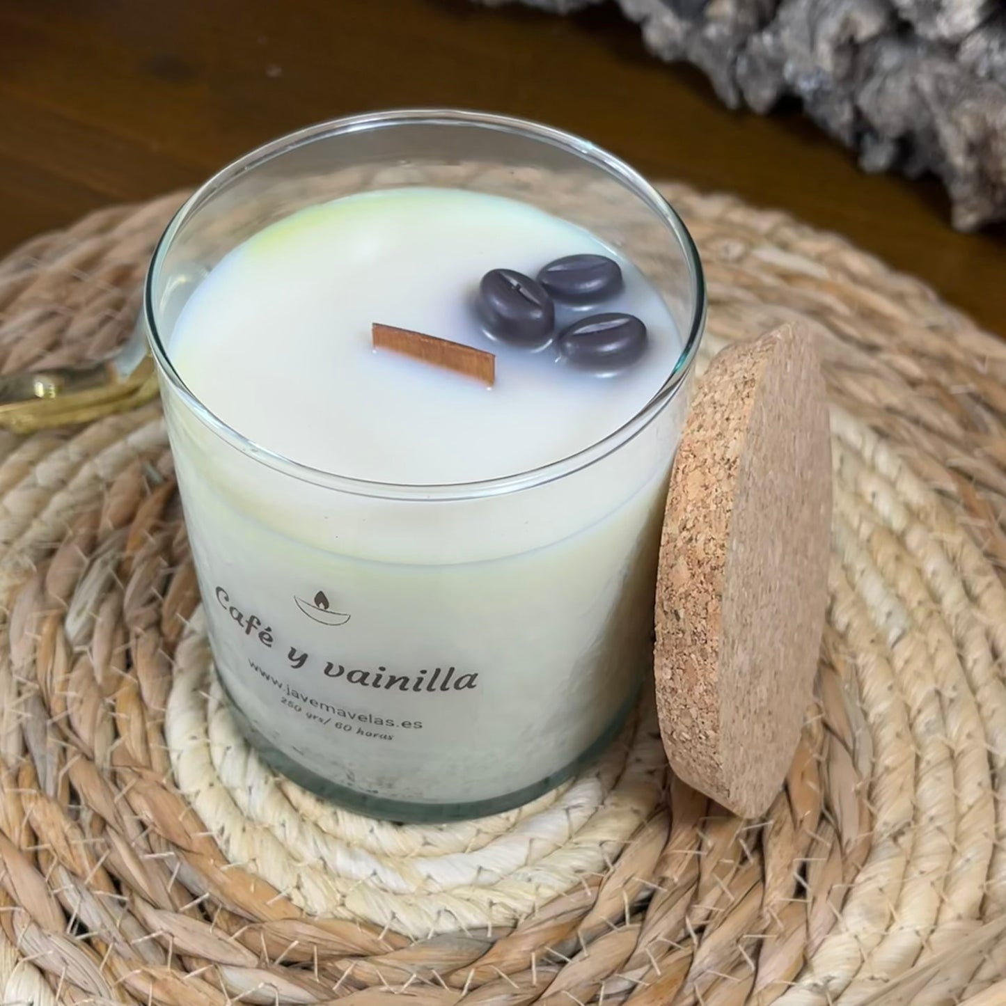 Vela Esencial Café y Vainilla – Energía y Calidez