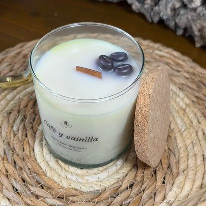 Vela Esencial Café y Vainilla – Energía y Calidez