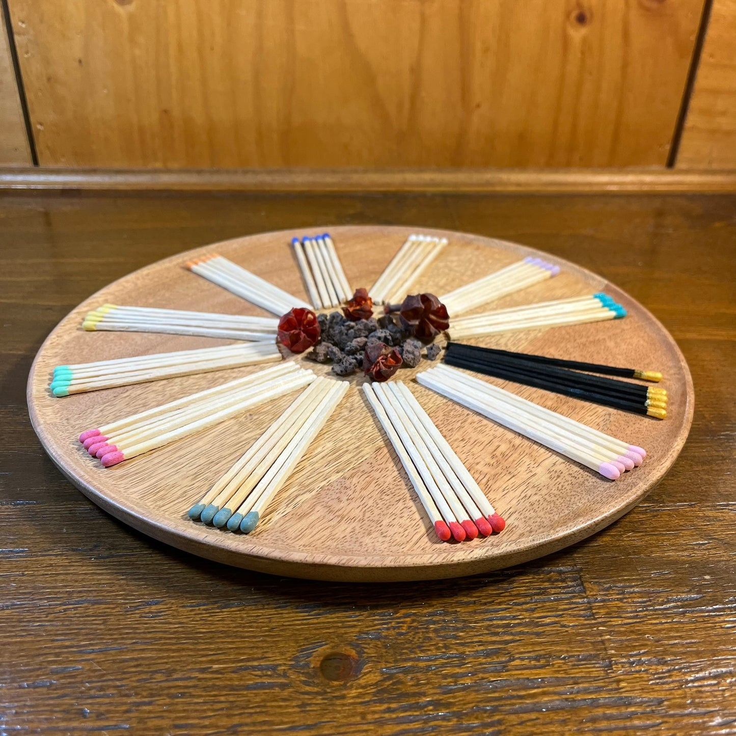 Botecito de cerillas de colores