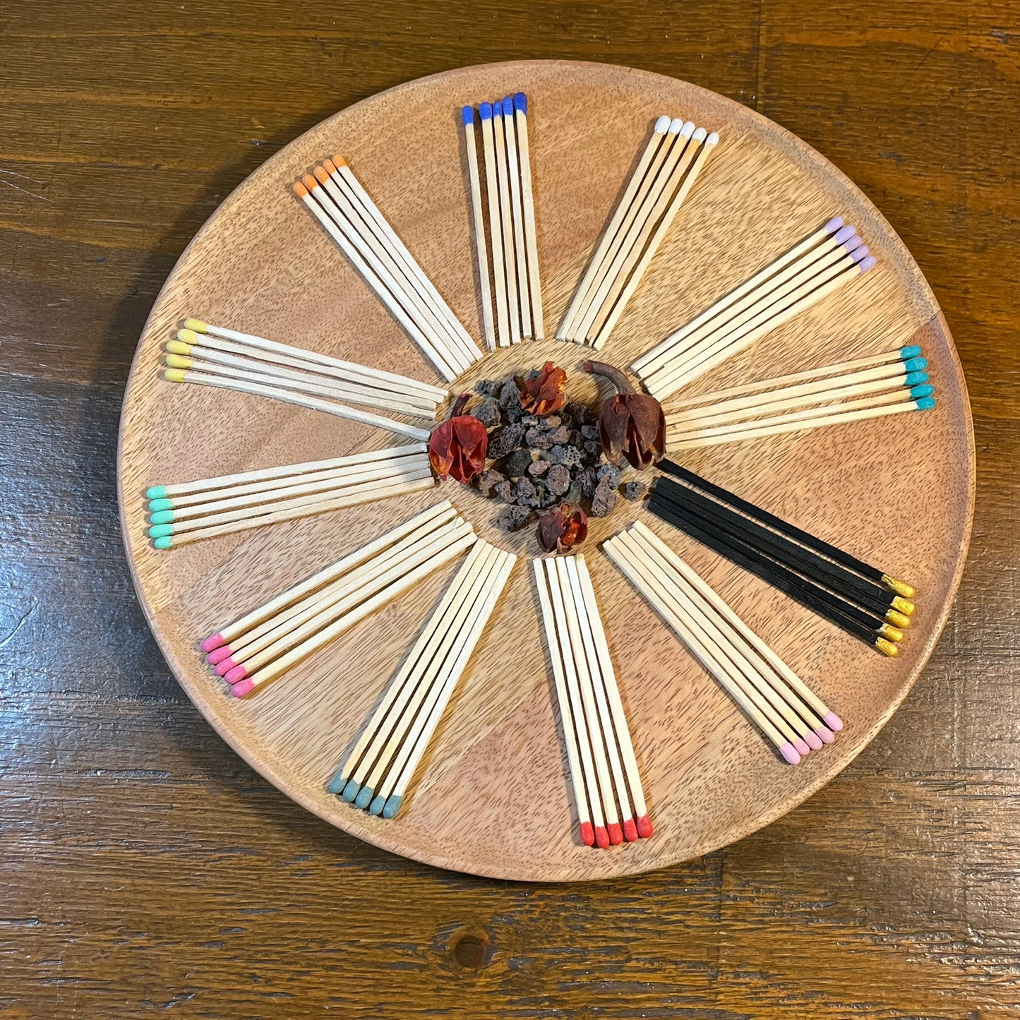 Botecito de cerillas de colores