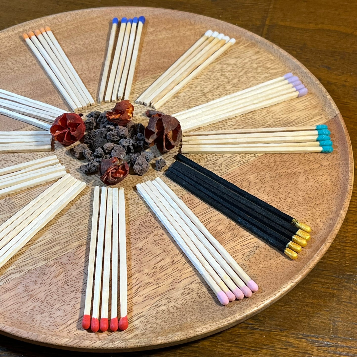 Botecito de cerillas de colores