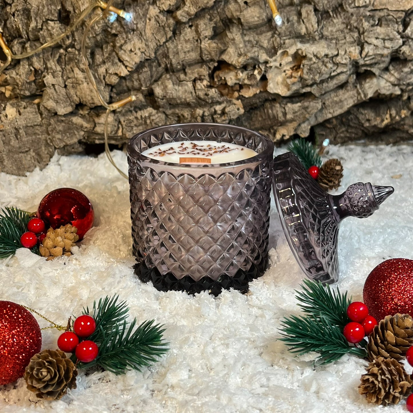 Fuego de Oud – Elegancia profunda en un brillo morado