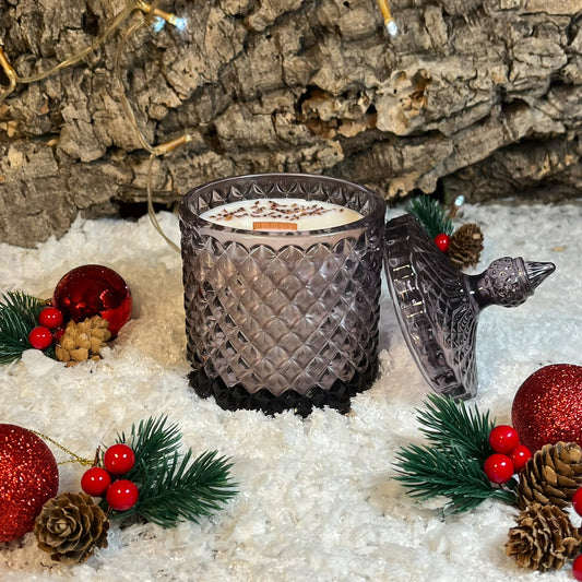 Fuego de Oud – Elegancia profunda en un brillo morado