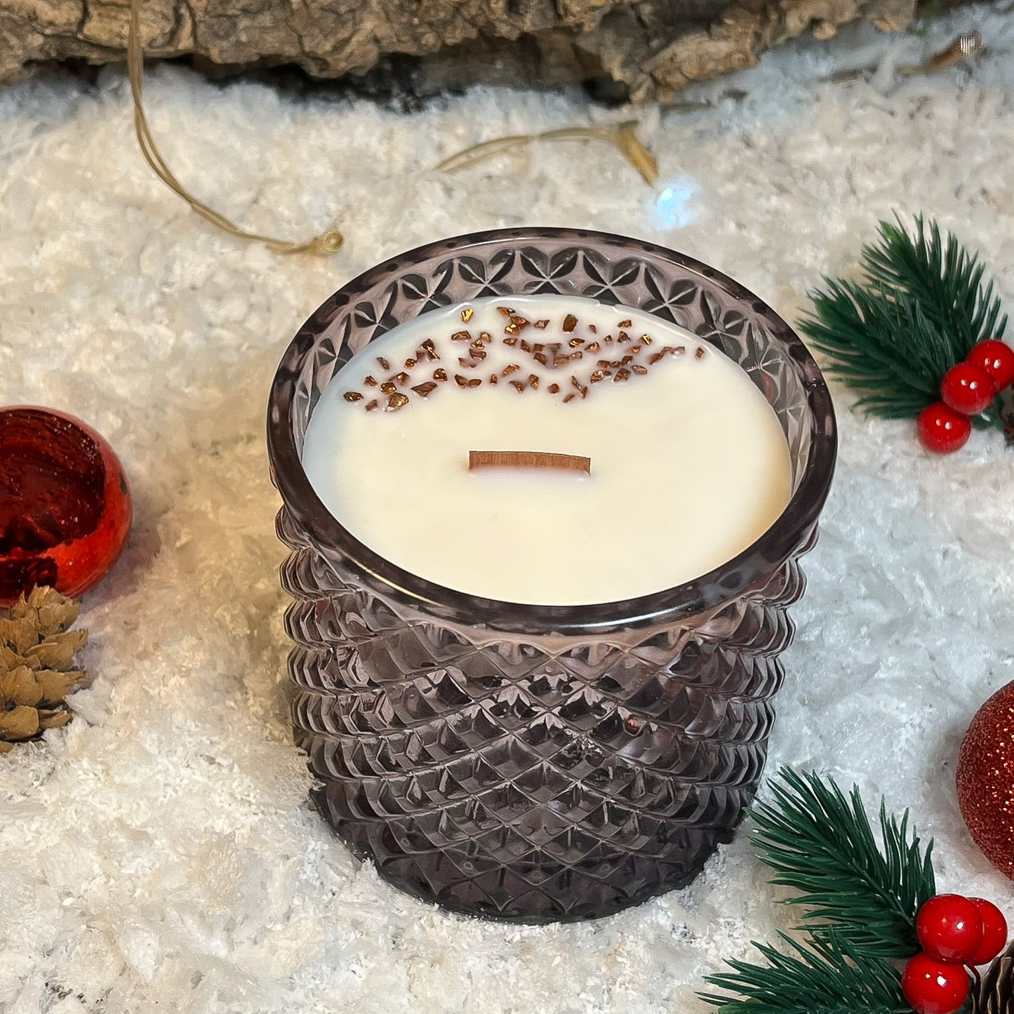 Fuego de Oud – Elegancia profunda en un brillo morado