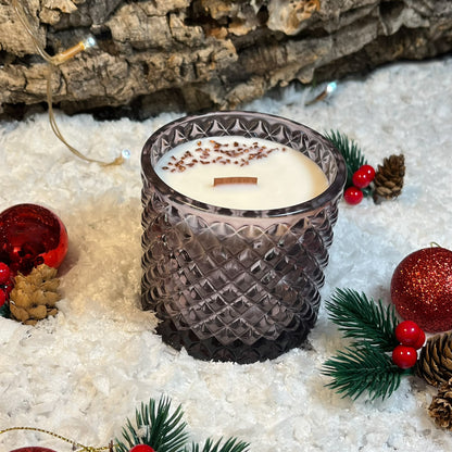 Fuego de Oud – Elegancia profunda en un brillo morado