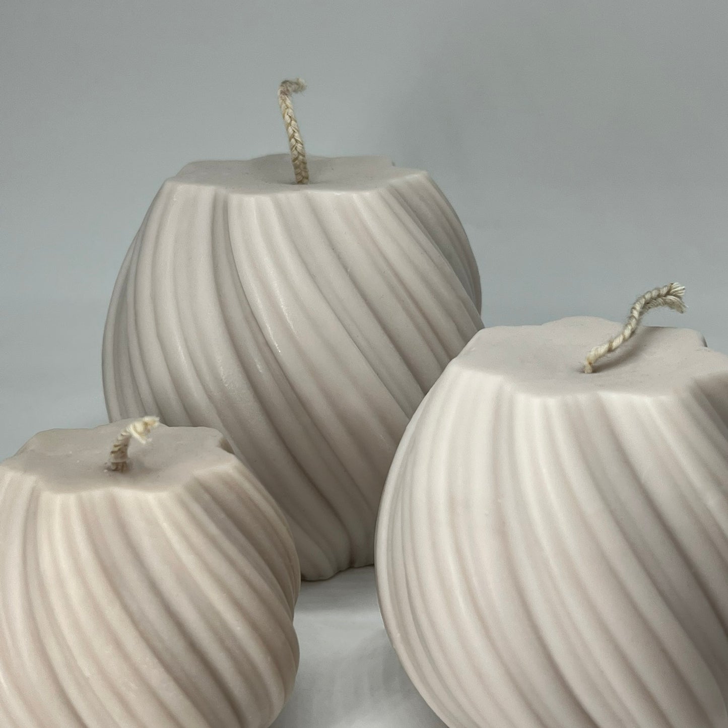 Set de Velas Esfera Acanalada – Armonía en tres formas